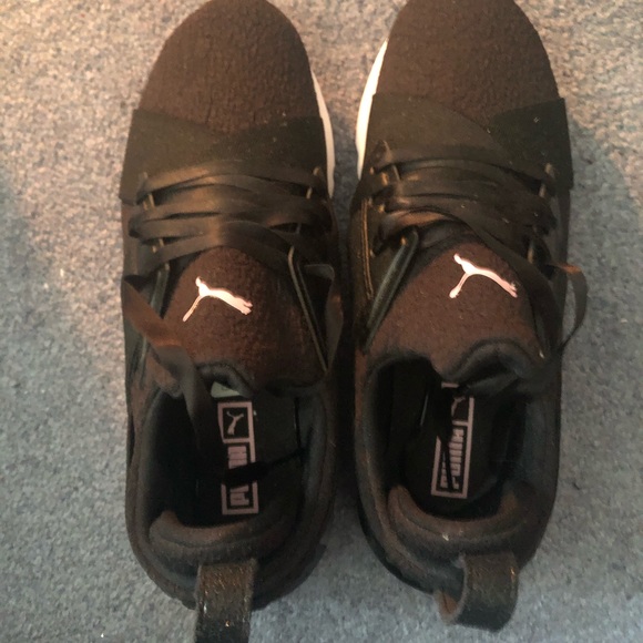 Pumas sneakers ladies black new 8 - Picture 2 of 3